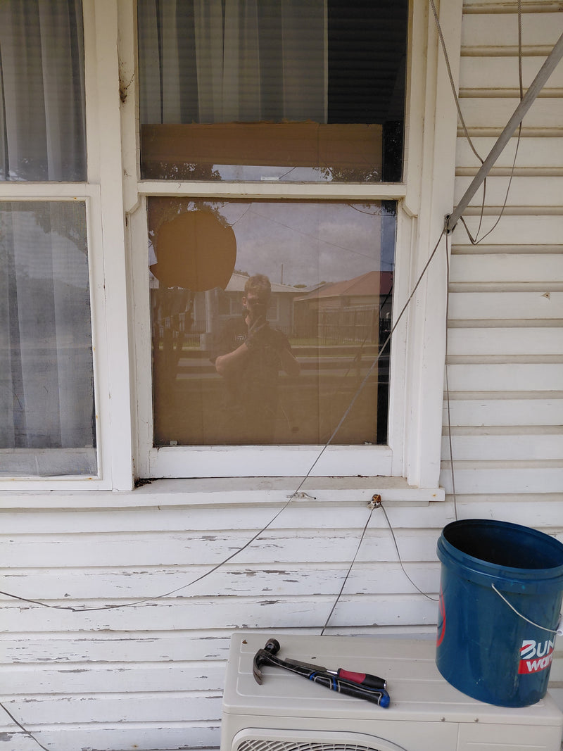 Putty Glazing a Timber Window in Norlane, the Way It Was Built